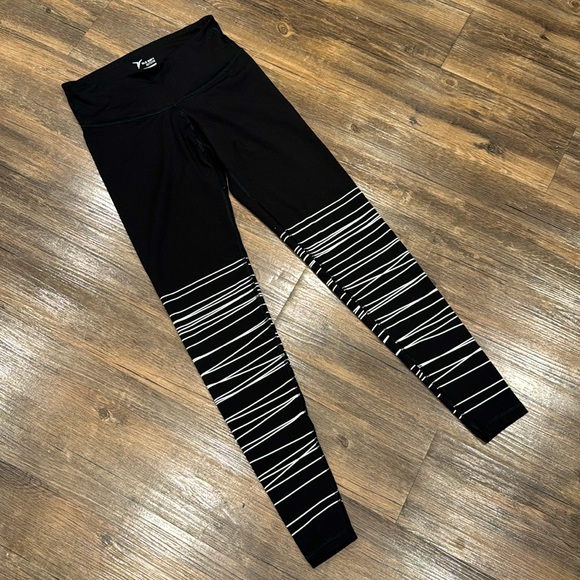 Old Navy Active Leggings - Picture 2 of 3